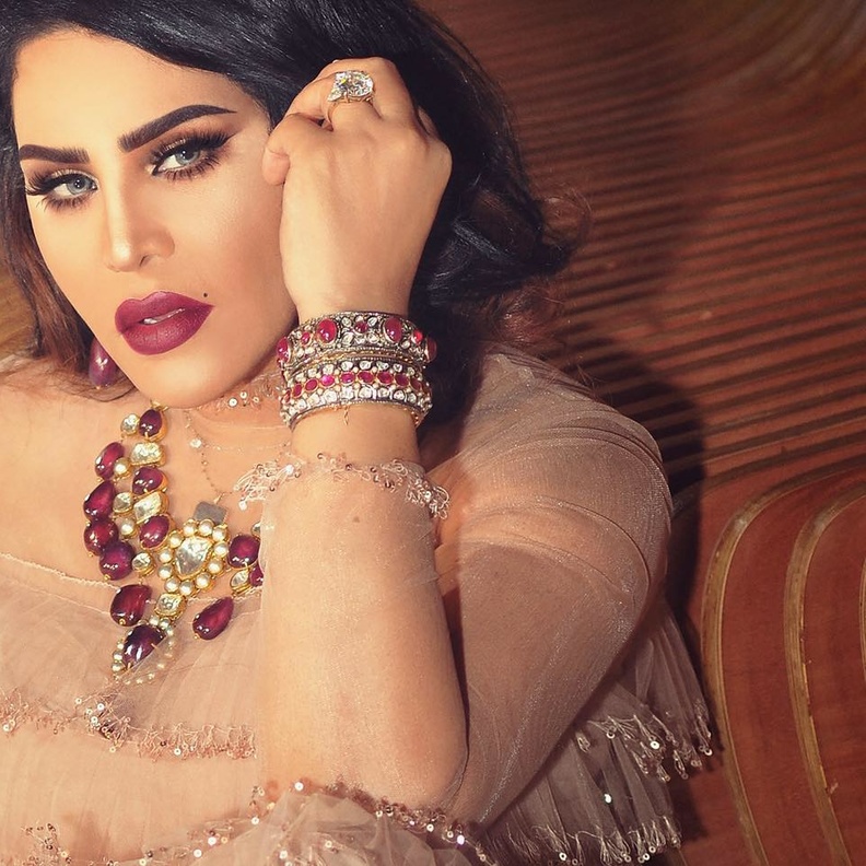 احدث صيحات تاتو الحواجب الناعمة على خطى هيفاء وهبي