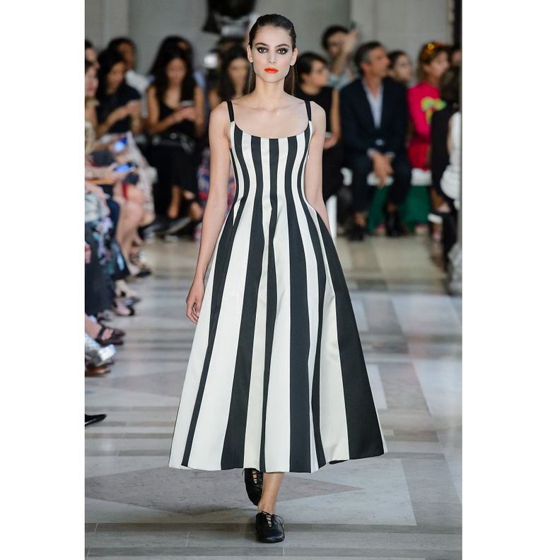 المونوكروم موضة صيف 2017 تتصدر عالم الأزياء والاكسسوارات