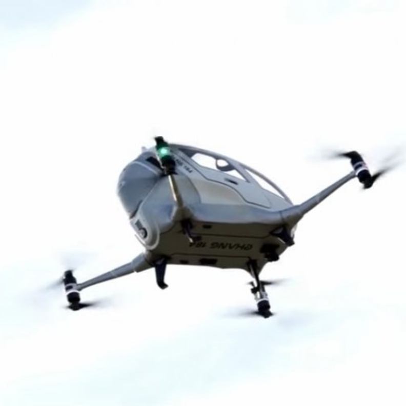 سيارة طائرة ذاتية التحكم في دبي