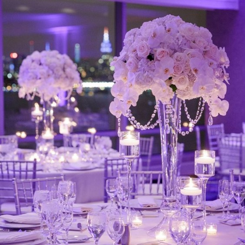 من الافكار المميزة و الملفتة لاستخدام الكريستال في زينة طاولات الافراح