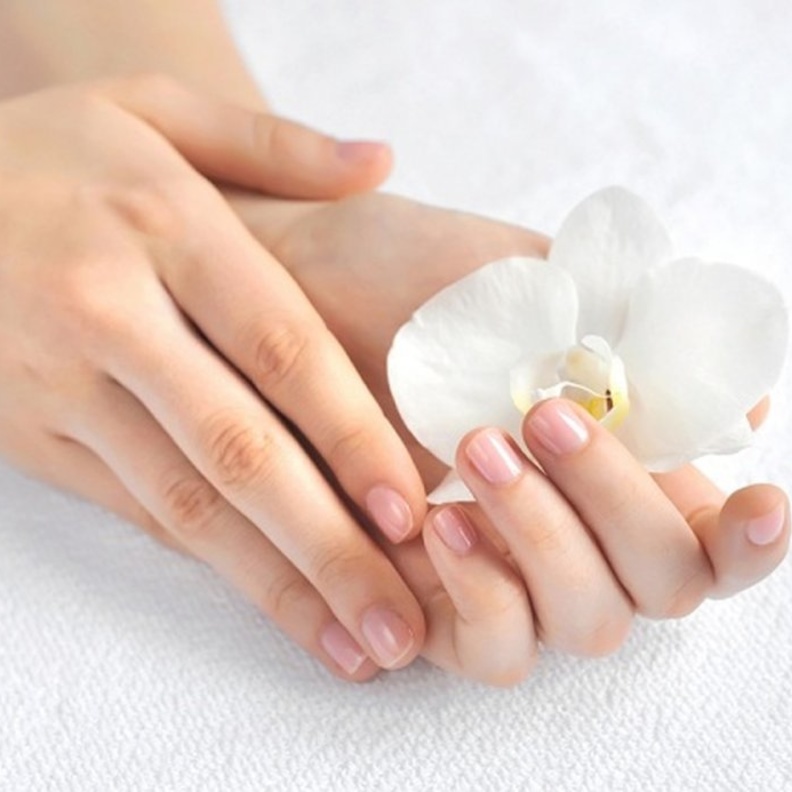 مشكلة خشونة و اسمرار اليدين مشكلة محرجة للنساء