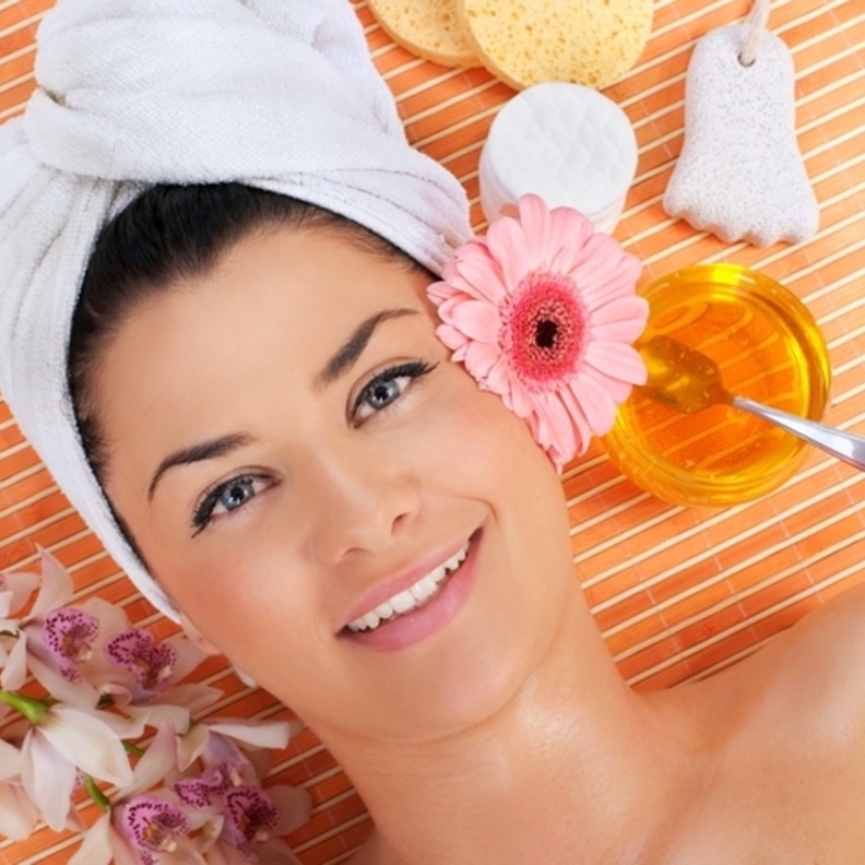 وصفات طبيعية للعناية بالبشرة الحساسة قبل الزفاف