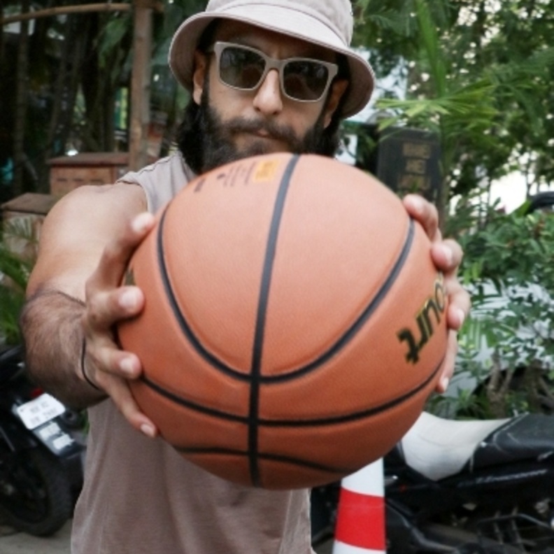 رانفير ظهر في إطلالة غريبة