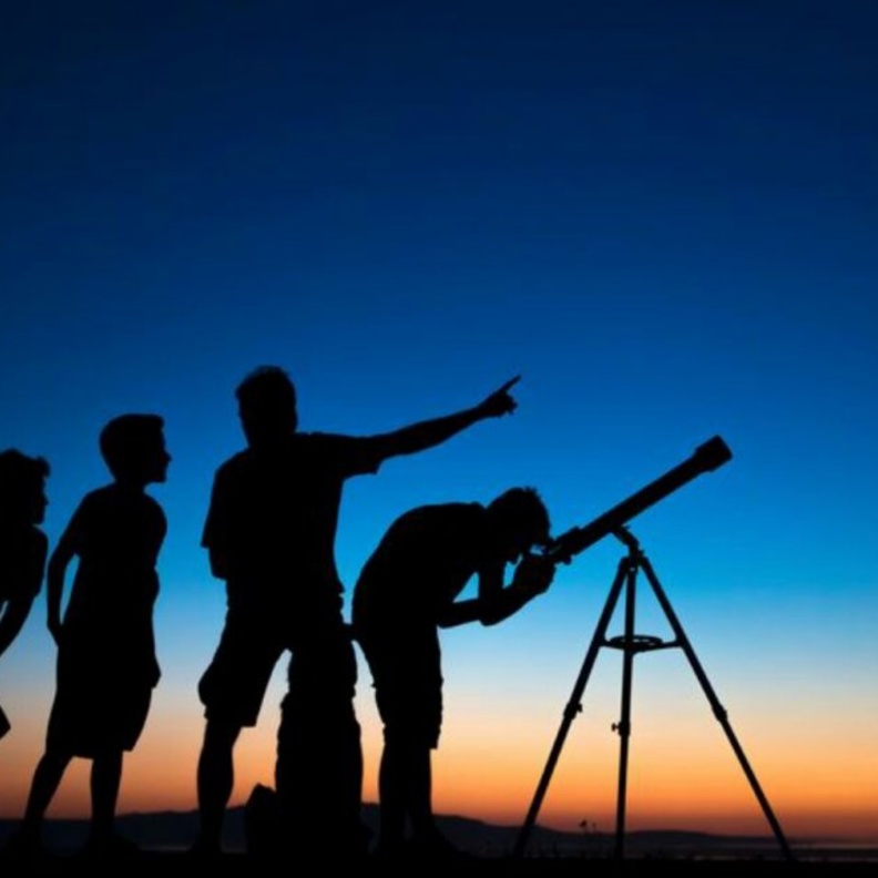 من عادات السعوديين التقاط هلال رمضان بالطرق التقليدية