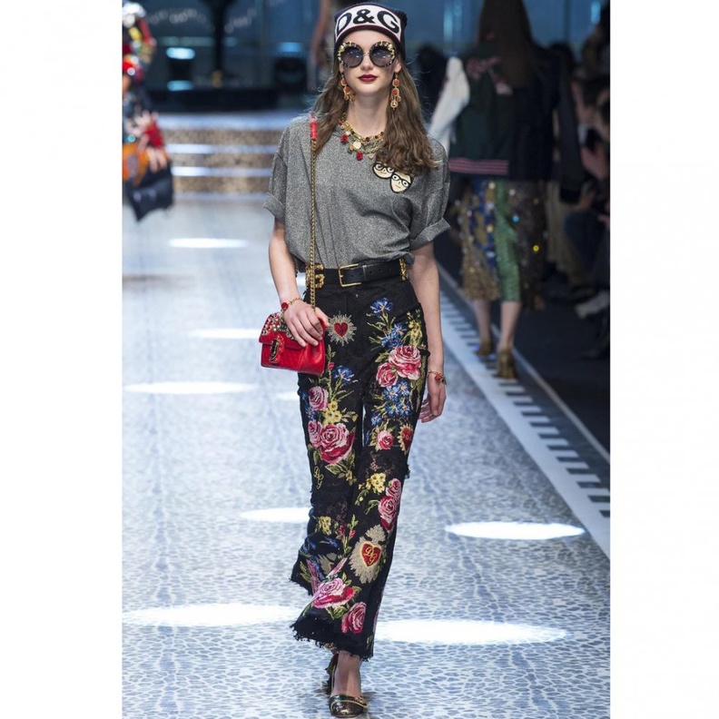 بناطيل عالية الخصر مع التصميم المزموم من الاسفل مع فاندي ‏Fendi.