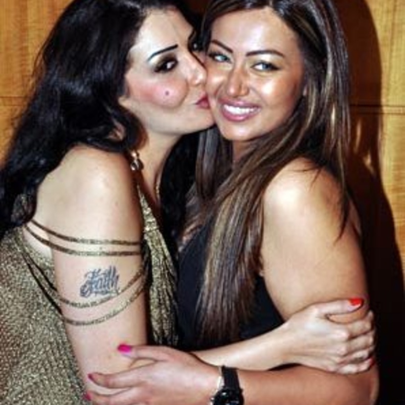 غادة عبد الرازق وابنتها