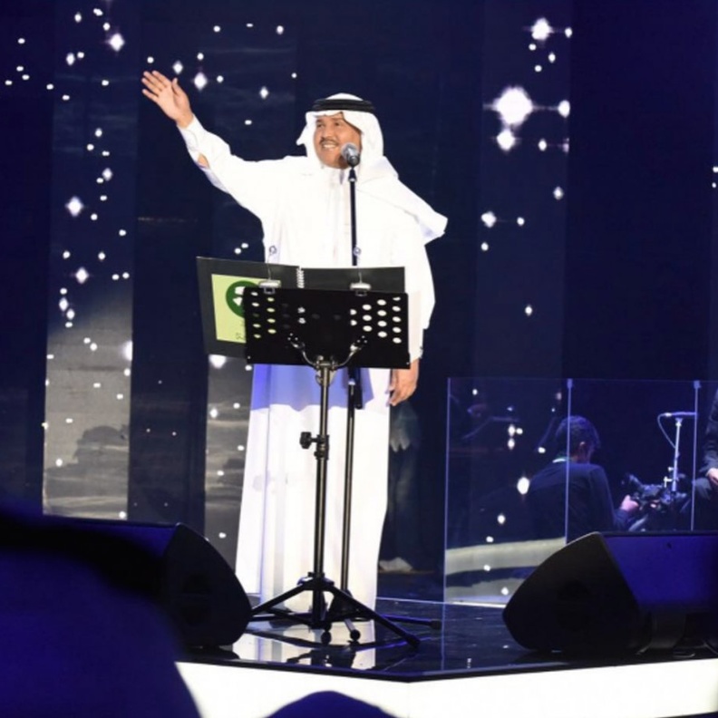 محمد عبده يشعل مسرح المفتاحة بصوته .. رئيسية 