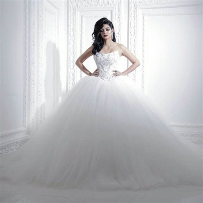 فستان عروس سترابلس مع طرحة من الشيفون الناعم