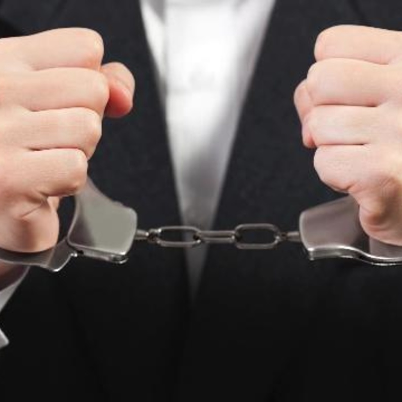 سجن عريس ليلة زفافه