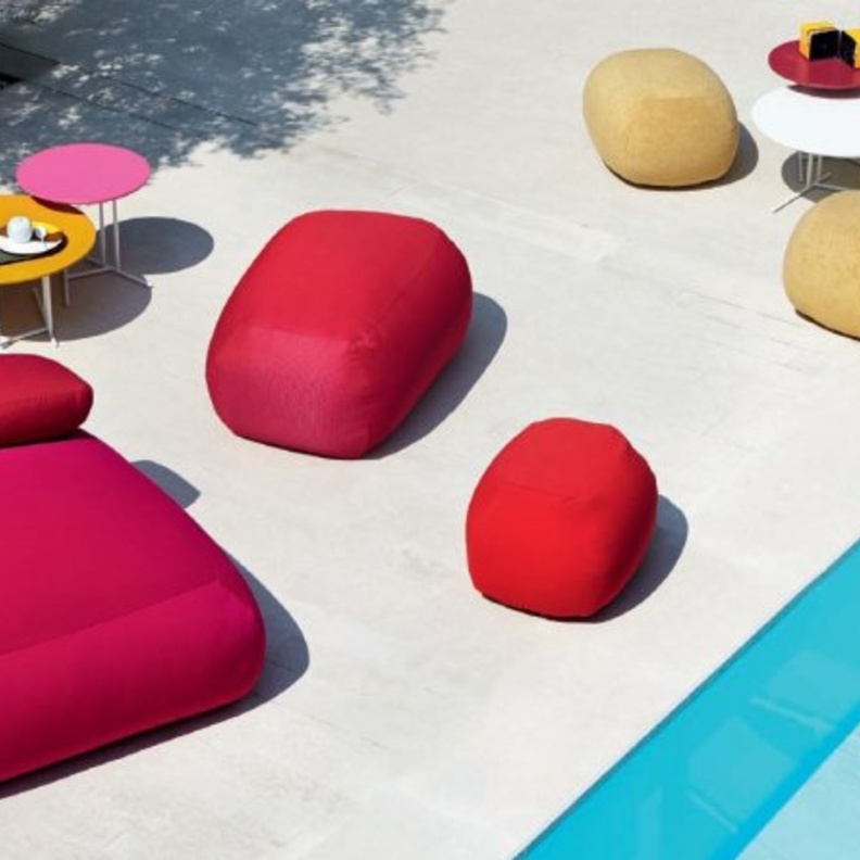 ديكورات مميزة و مكتملة للجلسات الخارجية حول المسبح