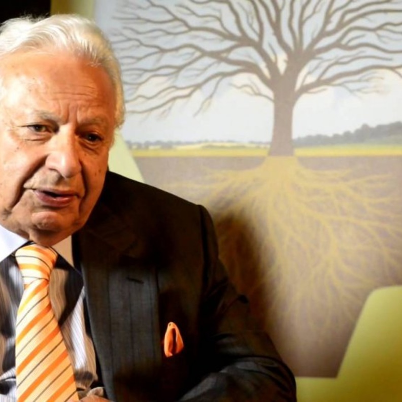 احمد عكاشة يشيد بدور الشيخ محمد بن راشد في ترسيخ معنى السعادة 