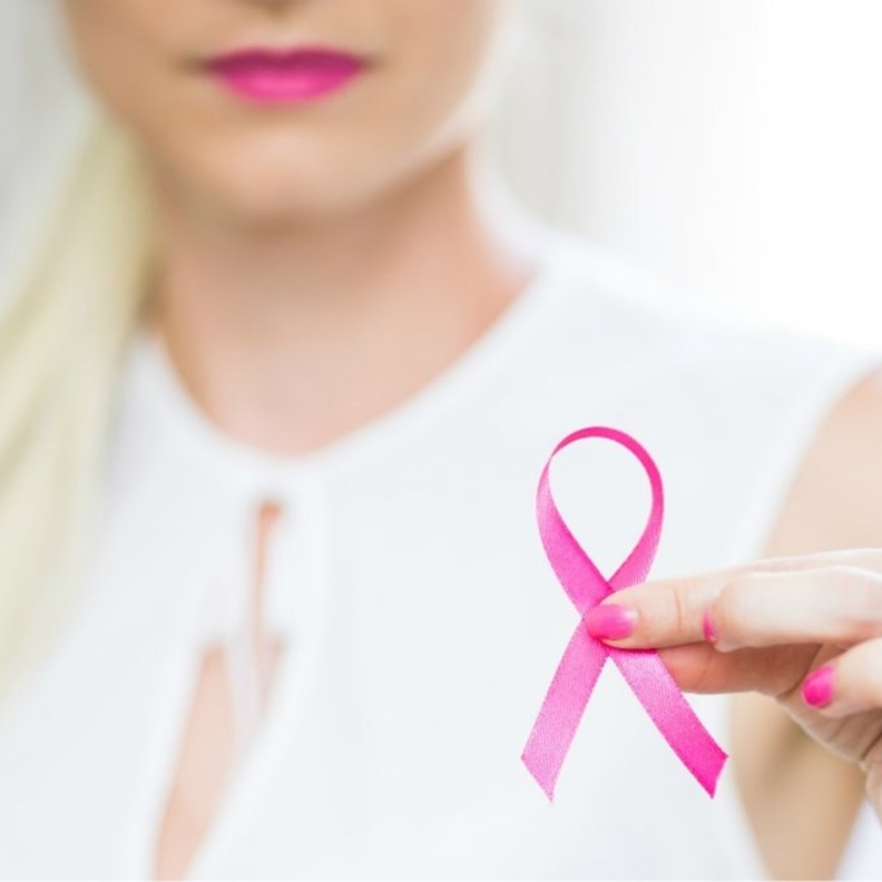 و منعمات الشعر في الاصابة بمرض سرطان الثدي