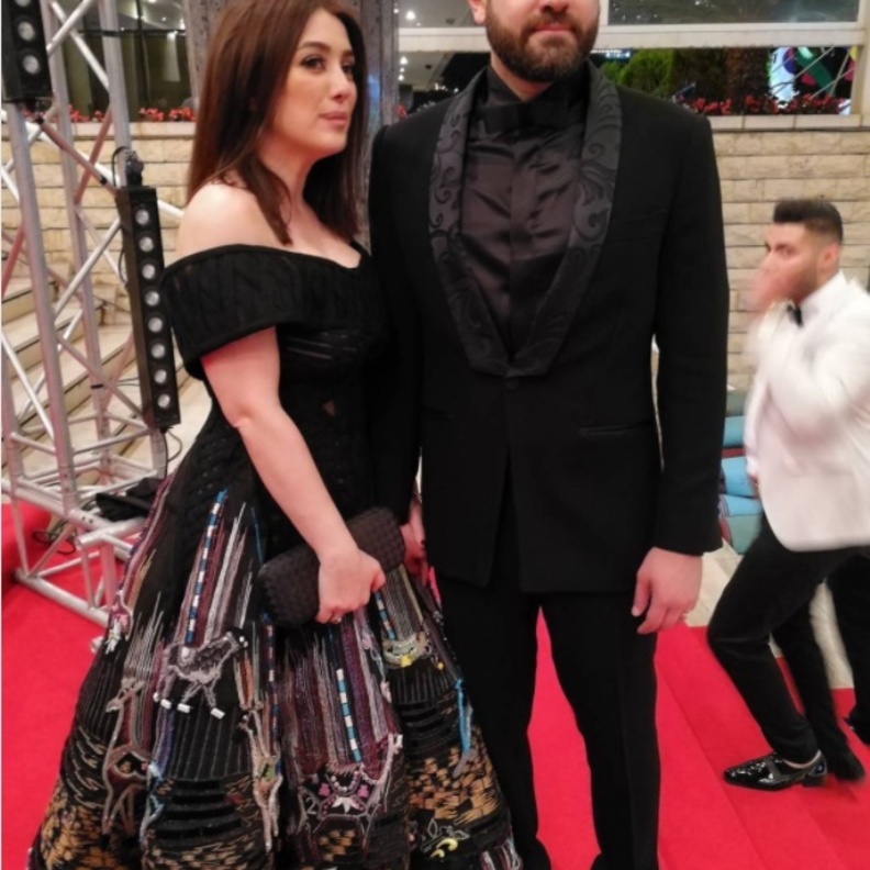 نادين نسيب نجيم وسيلين ديون بفستان أخضر براق مع الشق الأمامي من دار زهير مراد ‏Zuhair ‎Murad