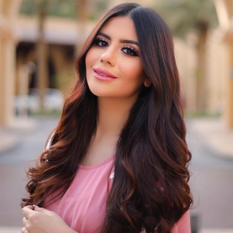 أول تجربة مع اللون الأزرق تحت العيون