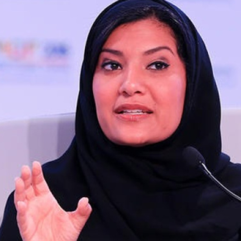 العمل على اصدار تصاريح لمراكز رياضية نسائية