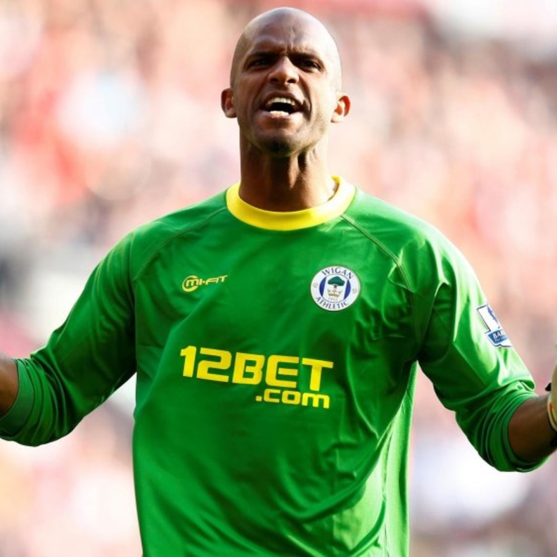 علي الحبسي من الملاعب الإنجليزية إلى السعودية