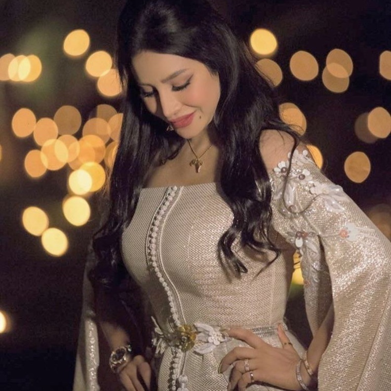 لجين عمران بإطلالة أنيقة لرمضان