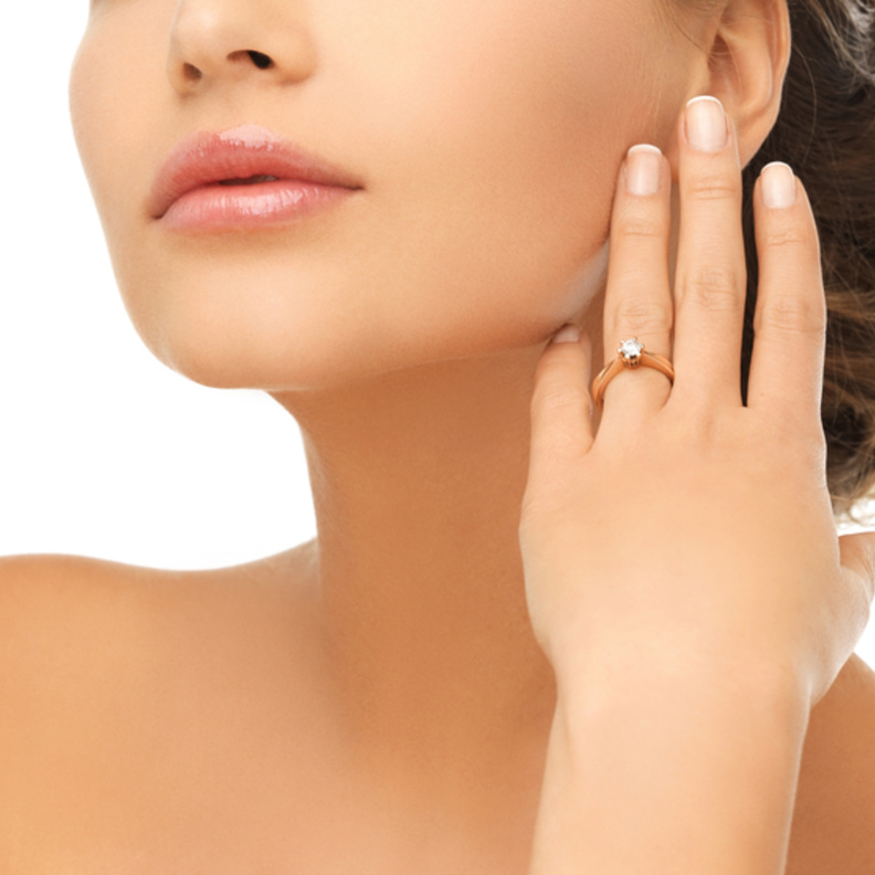 طريقة عمل خلطات لتبييض للحصول على أظافر مشرقة