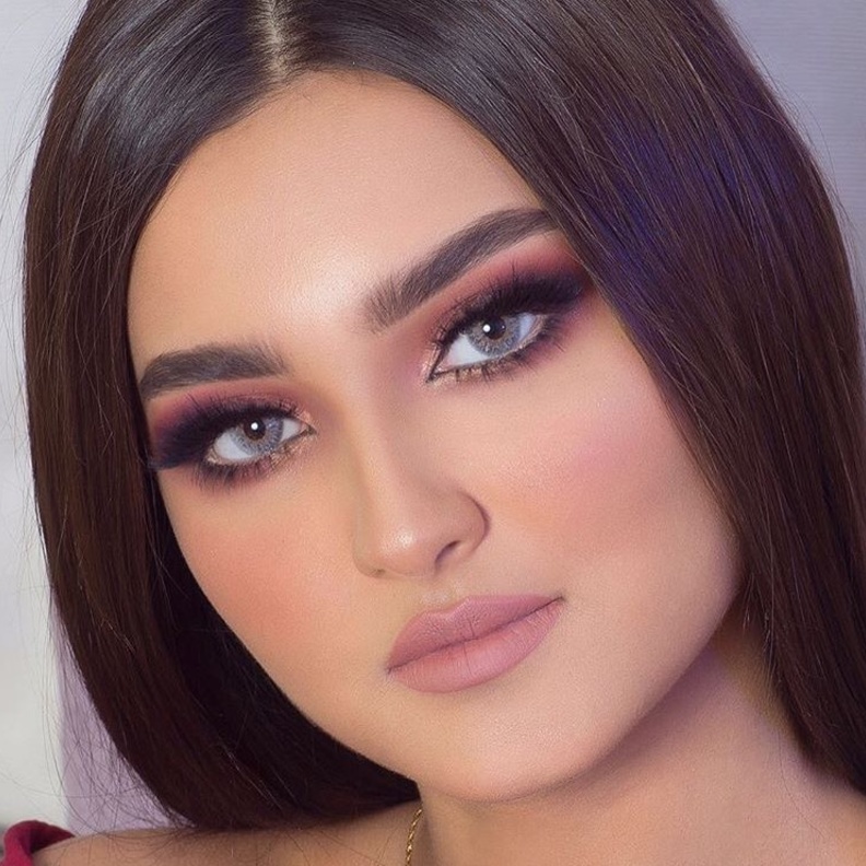 الكحل البيج داخل العين مهم لتكبير العيون