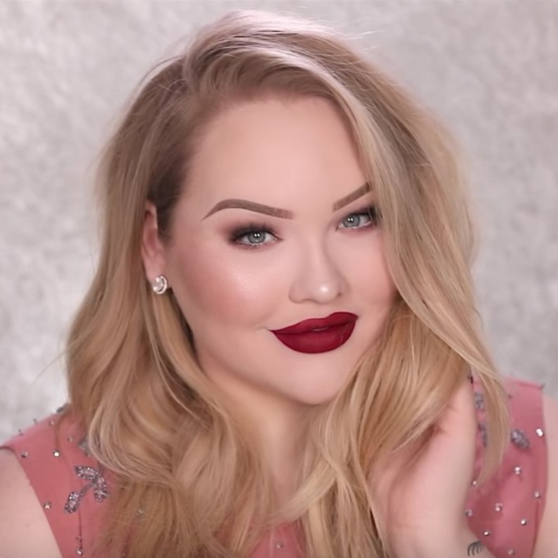 مكياج عيون ناعم للعيون المبطنة