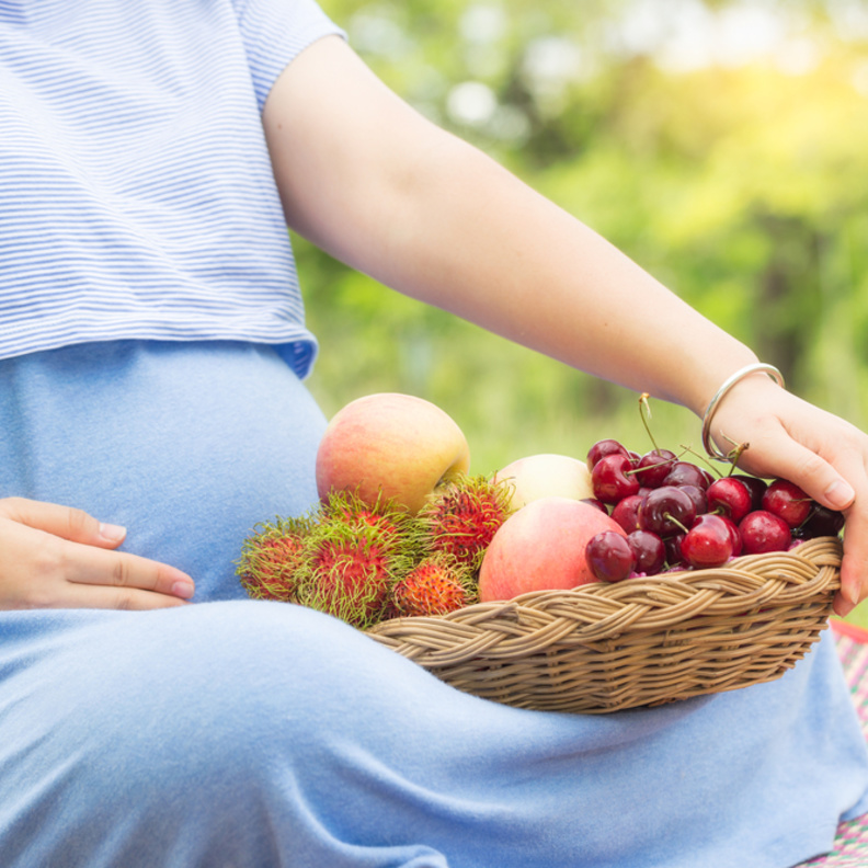 فوائد فاكهة الكاكا للمراة الحامل