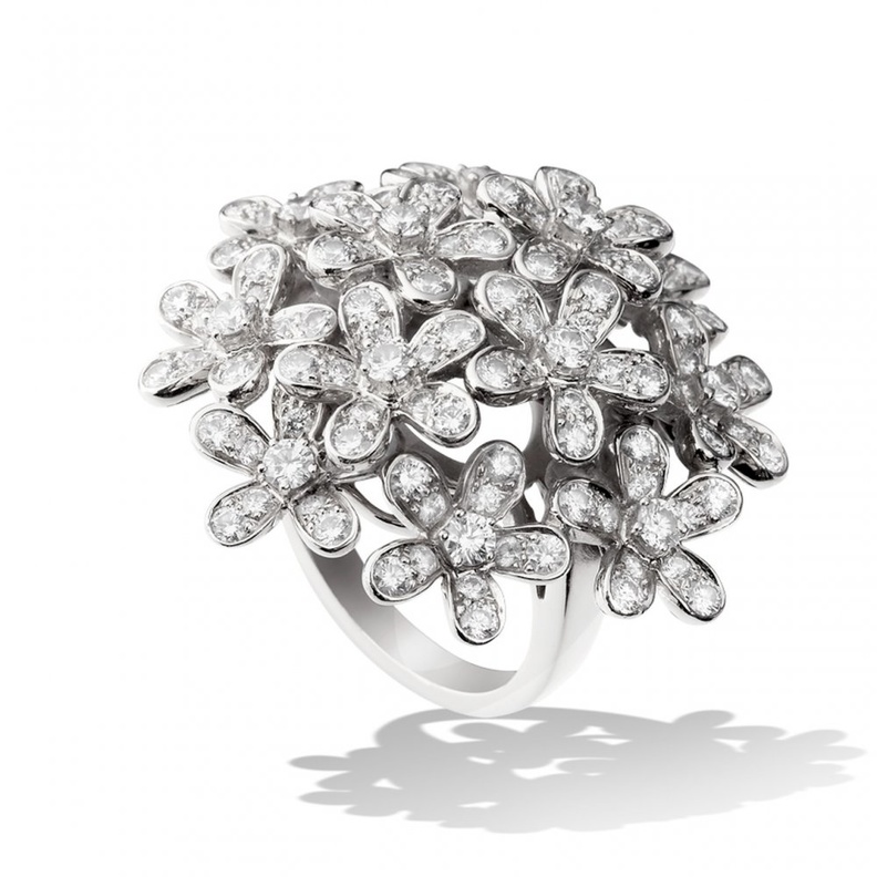 خاتم فان كليف آند أربلز من الذهب الأبيض والماس