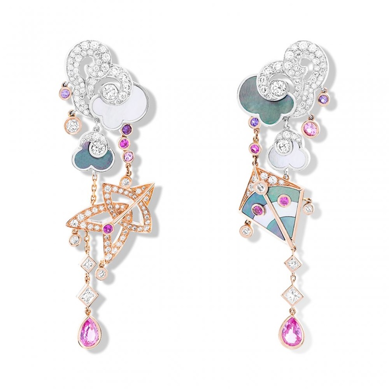 أقراط فان كليف آند أربلز من الذهب الوردي والسافير وعرق اللؤلؤ