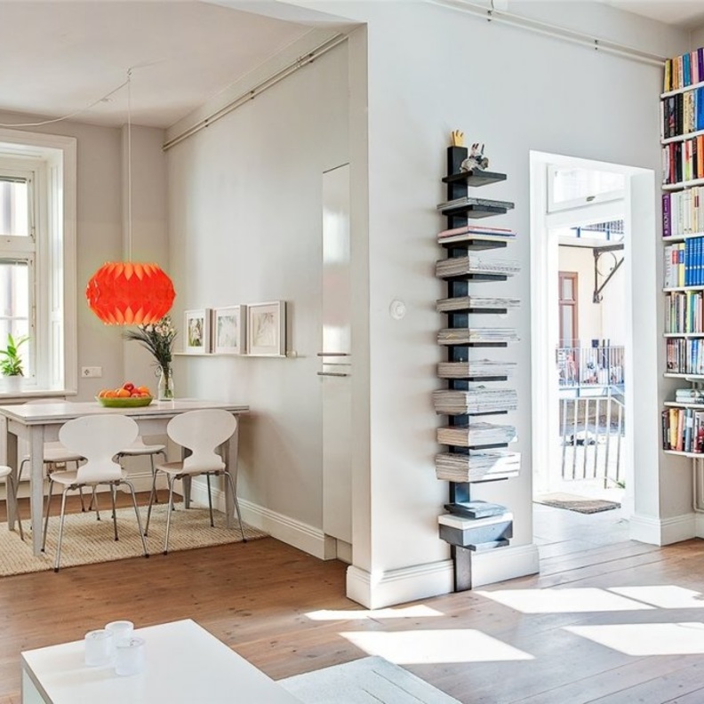 سلل القش و الطاولات المعدنية حلا مثاليا في ديكور المساحات الصغيرة