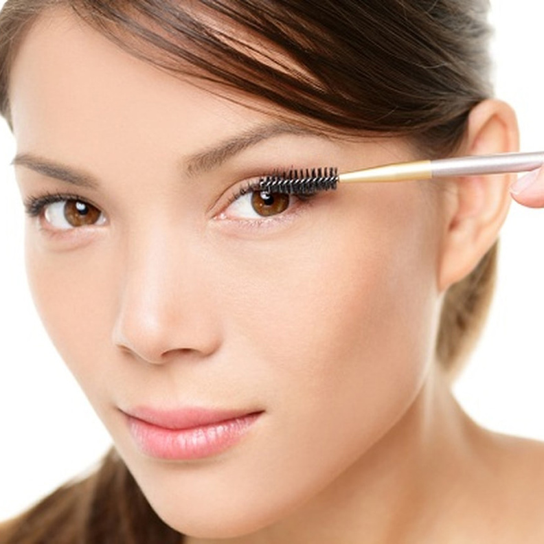 طرق تطويل الرموش بزيوت طبيعية في المنزل