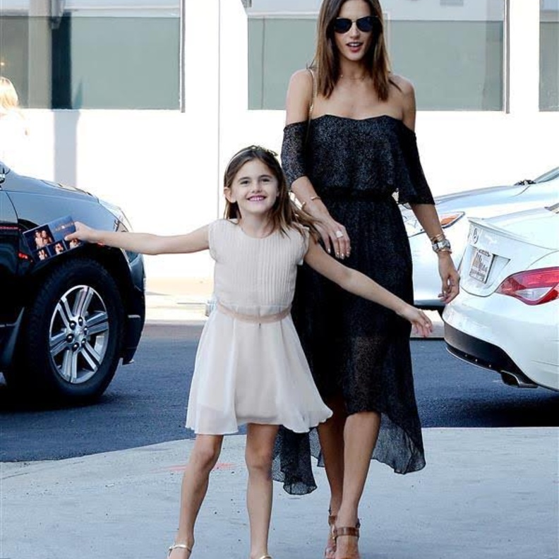 موديلات فساتين اطفال اليساندرا امبروسيو Alessandra Ambrosioناعمة