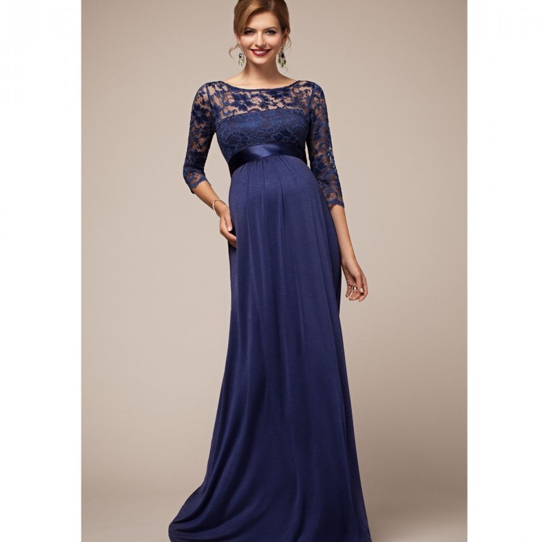 اختاري فستان سهرة بتصميم ناعم أثناء الحمل