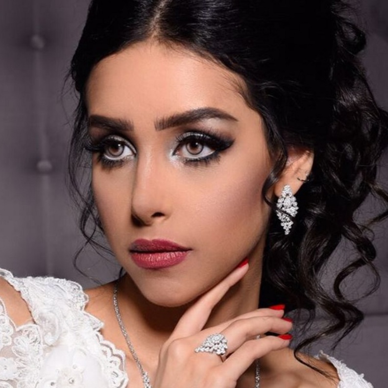 مكياج متألق من منيرة العويد