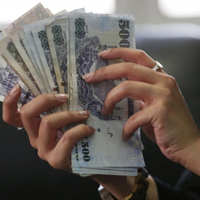 تستطيع فوزيه معرفة المبلغ المالي بمجرد النظر إليه 