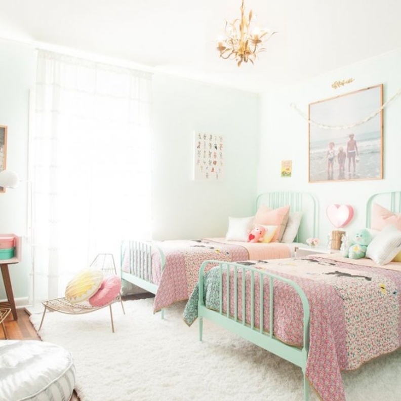 ألوان الباستيل في ديكور غرفة نوم أطفال مشتركة
