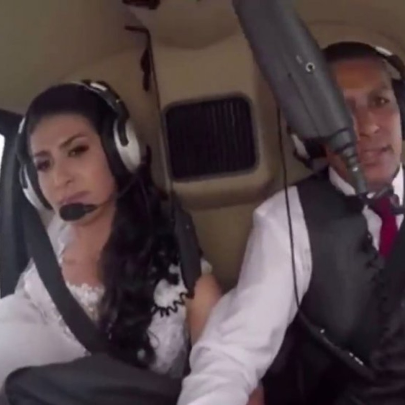 العروس في الطائرة قبل وفاتها بلحظات
