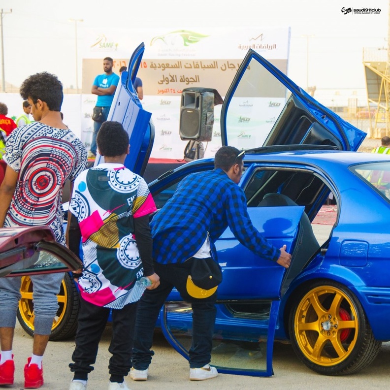 الابداع في تعديل السيارات هواية الشباب