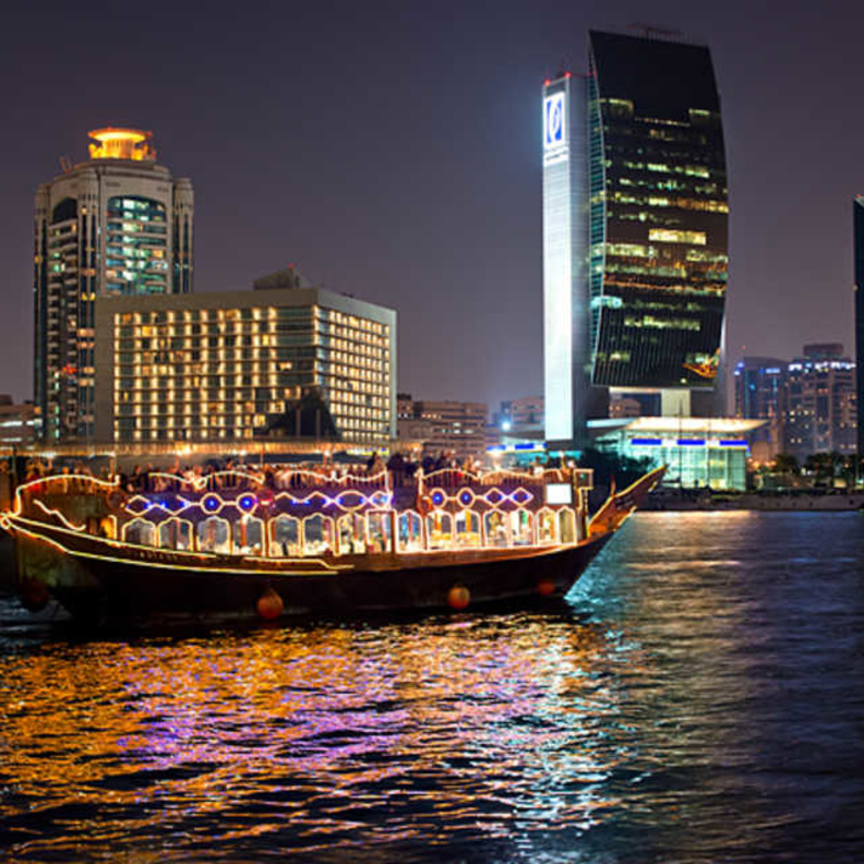 جولة في خور دبي