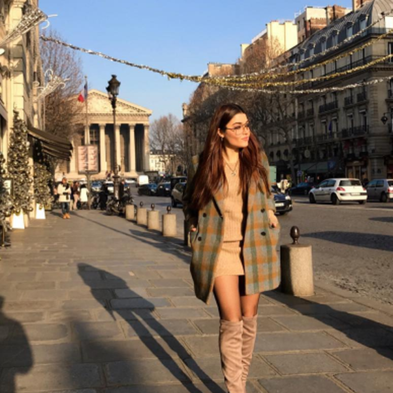 هاندي في اطلالة ناعمة وراقية