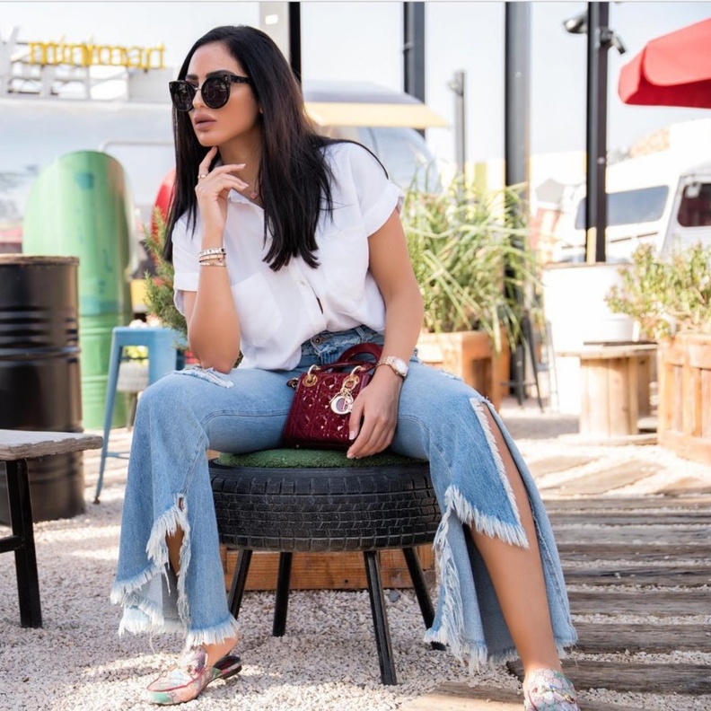 دانا ملحس باطلالة صباحية أنيقة