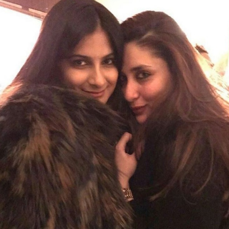 كاريشما كابور و كارينا كابور في رحلة تسوق