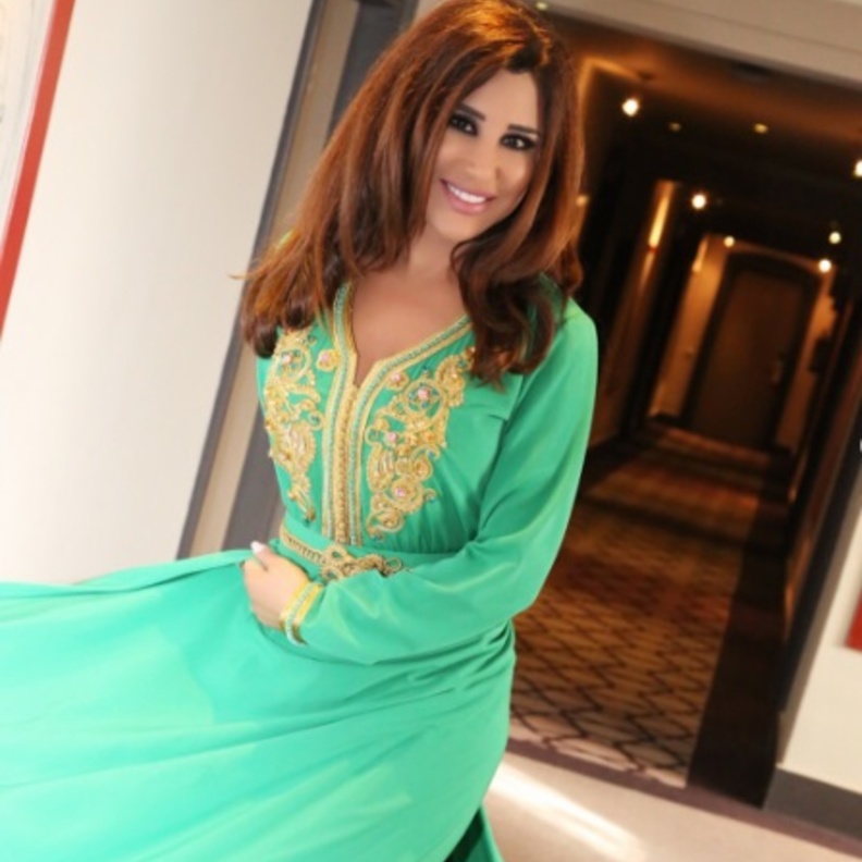 نجوى كرم تتألق بقفطان مغربي مع التطريز.