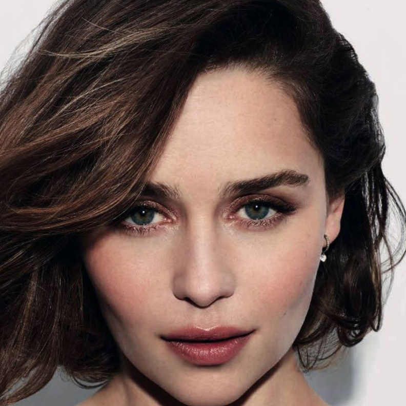 أميليا كلارك الوجه الجديد لعطر Dolce & Gabanna The One.