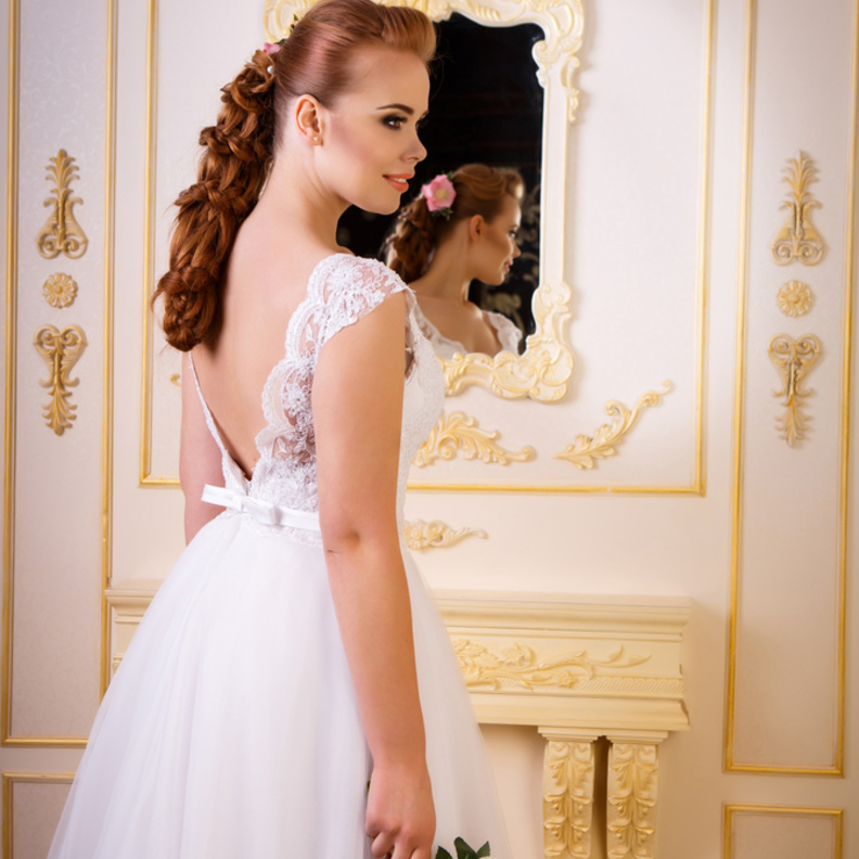 البيت لا ينقصه الان سوى دخولك ايه عروسا