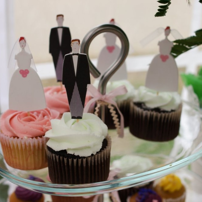 يمكن لبعض الحلوى ان تحمل شكل العريس او العروس