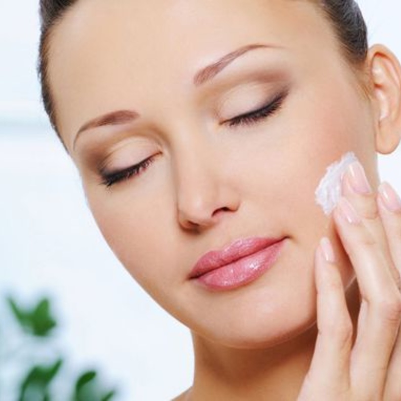 خلطات لتبييض الوجه بالاعشاب 