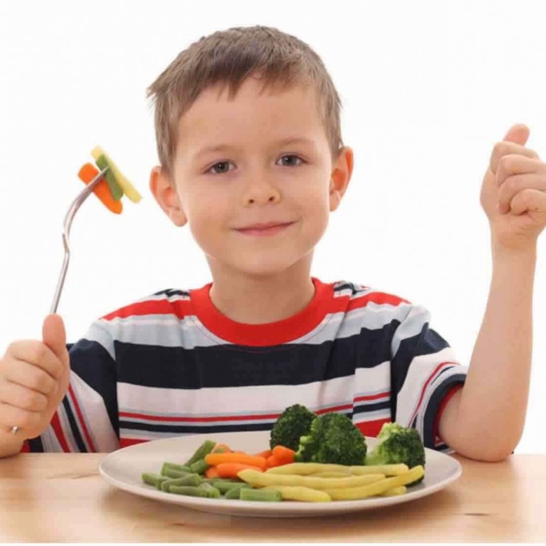 نصائح لتشجيع الطفل على تناول الخضروات والماكولات الصحية