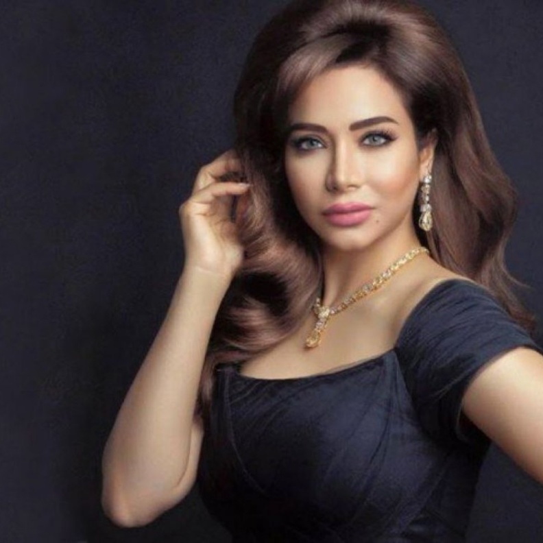 الاعلامية لجين عمران