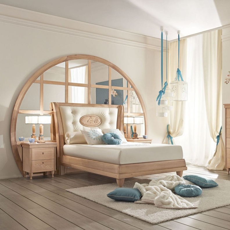 تصميم السرير جعل من غرفة النوم غرفة رومانسية مميزة