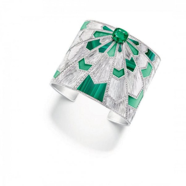 أسوارة للعروس من الذهب الأبيض والماس والزمرد الاخضر من بياجيه