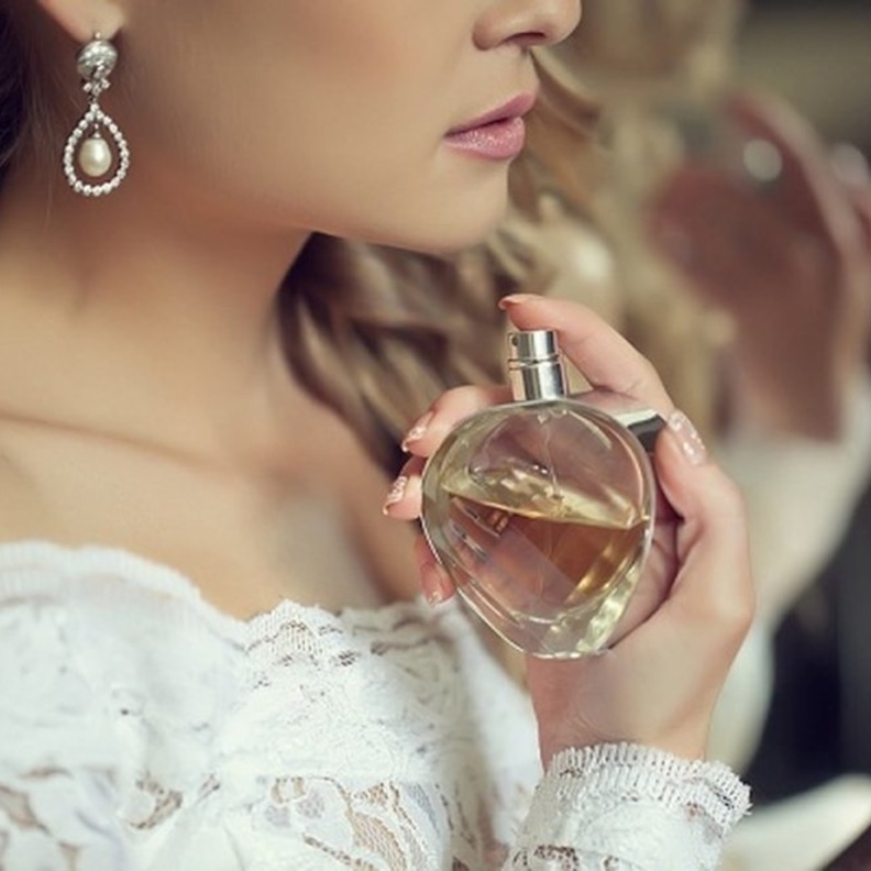 ويبقى للعطور سحرها وجاذبيتها في أسر قلب العريس